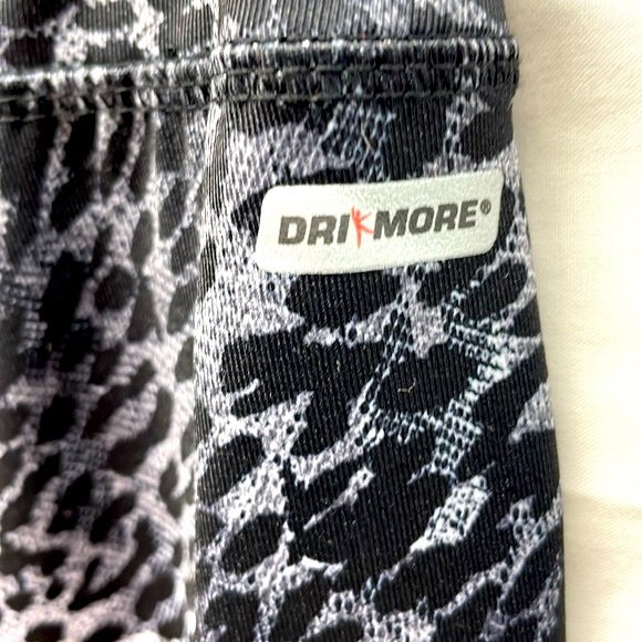 Danskin now dri-more stretchy leopard print drawstring capris ladies sz M 8-10 - Picture 6 of 7